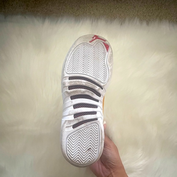 Air Jordan 12 FIFA, size 5.5 - Picture 3 of 5